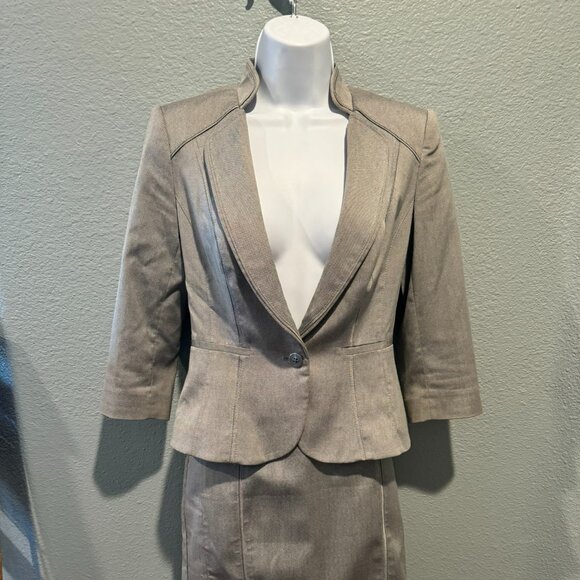 White House Black Market Grey Suit with 3/4 sleeves - Picture 1 of 14